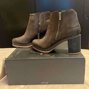 SOREL BOOTIES - EUC